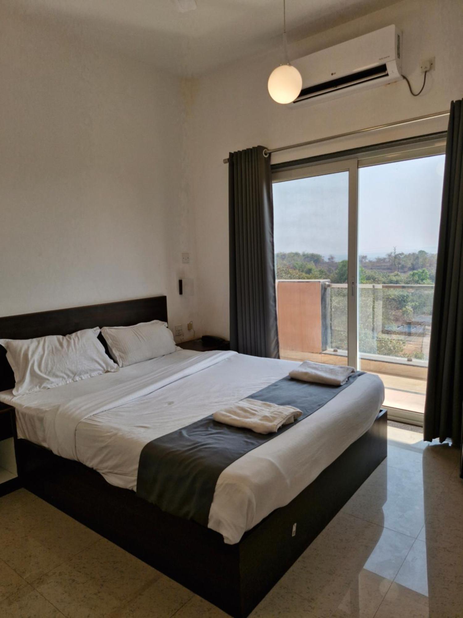 Hotel Rsa Residency Pernem Ngoại thất bức ảnh